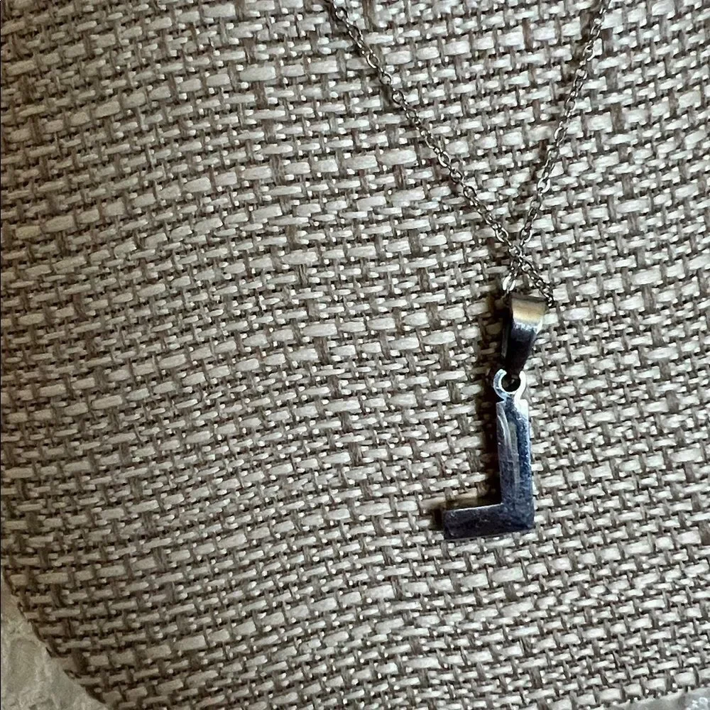 NWT Stainless Steel Elegant Silver Tone Dainty Necklace initial L Pendant